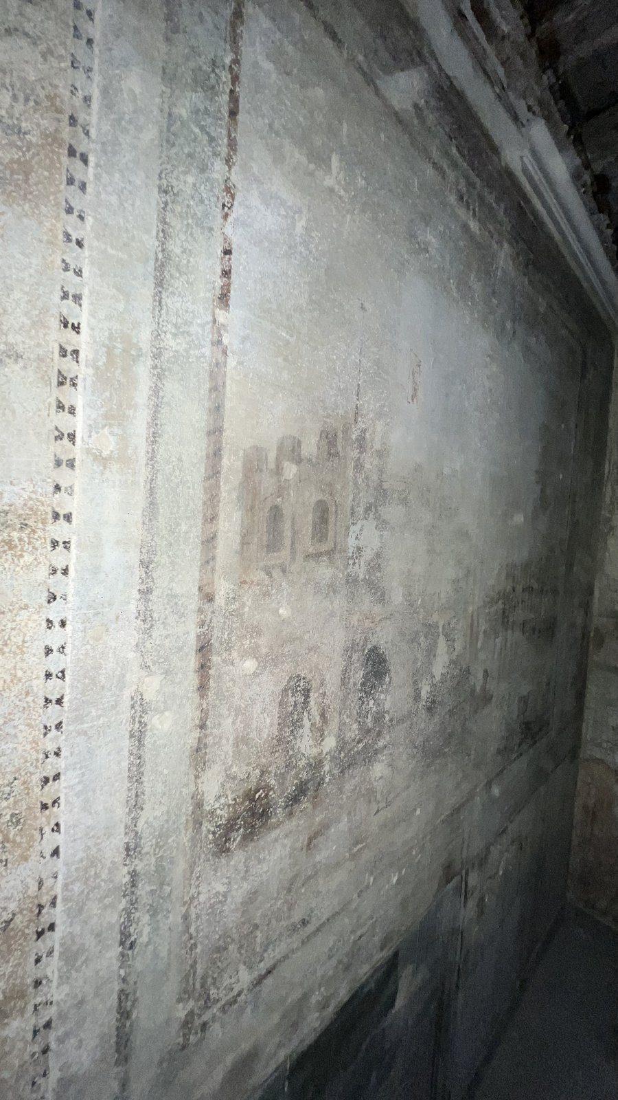 Affresco originale documentato durante intervento di restauro in edificio veneto
