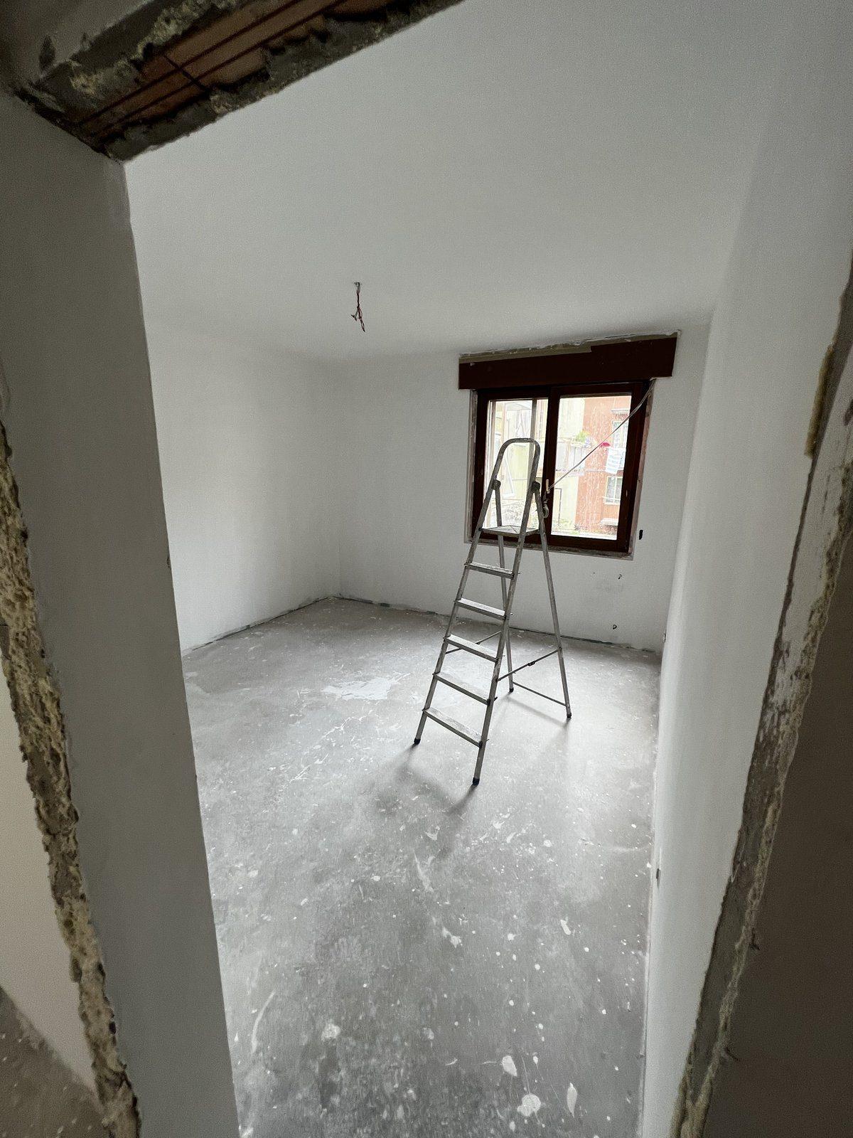 Stanza appena intonacata e tinteggiata, cantiere a Venezia